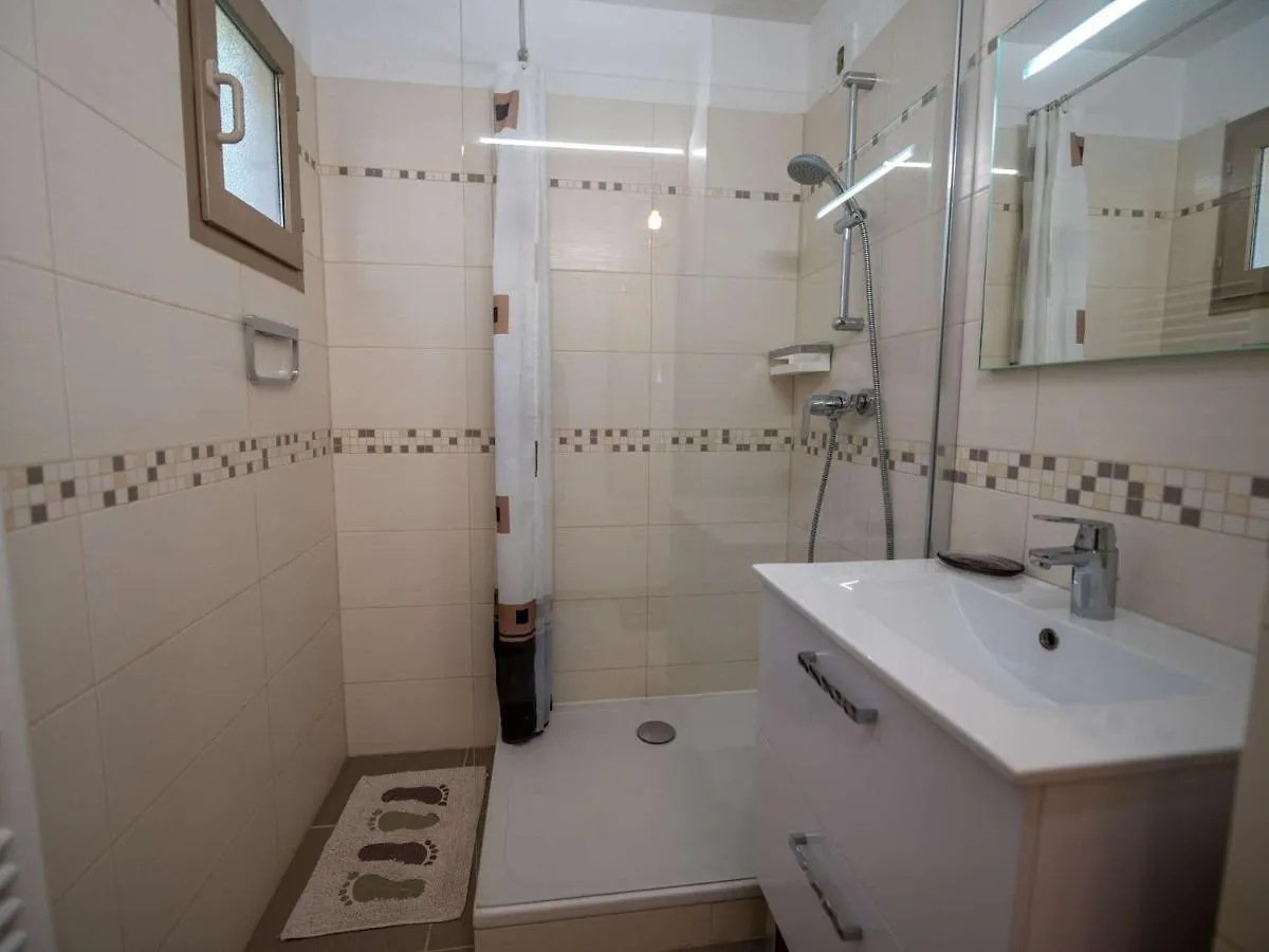 Appartement Climatise Avec Terrasse Et Piscine Au Lavandou - Fr-1-308-168 Le Lavandou 0*,  Frankrike