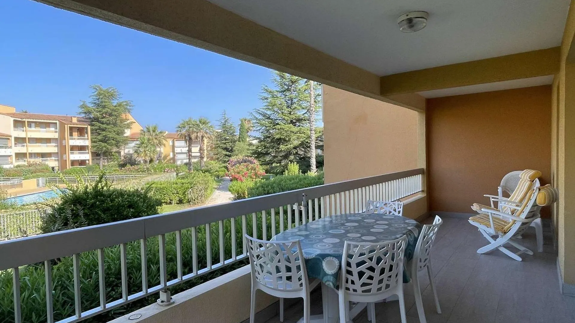 Lägenhet Appartement Climatise Avec Terrasse Et Piscine Au Lavandou - Fr-1-308-168 Le Lavandou